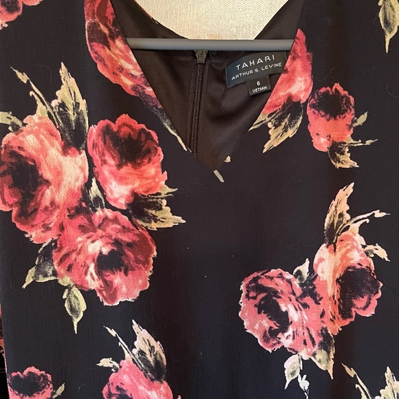 Black floral print flutter sleeve dress - Picture 8 of 9